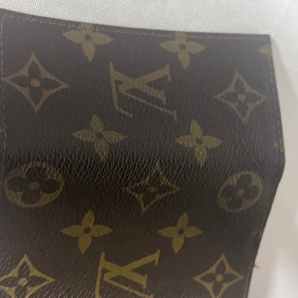 Louis Vuitton Monogram Key Holder with Gold Accents - Picture 8 of 9